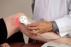 Laserteraapia protseduur liigeste artroosi korral
